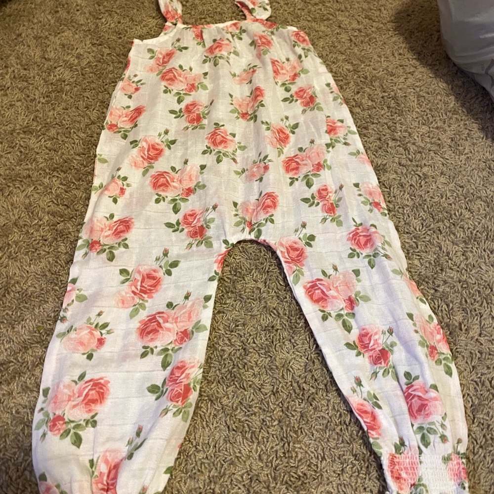 Mud pie romper with smocked ankles